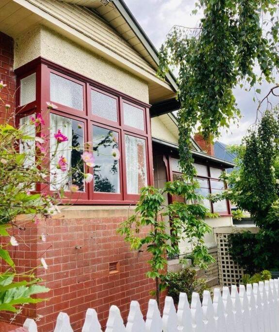 הובארט Warwick St Retreat! 3 Bedroom House With Parking מראה חיצוני תמונה