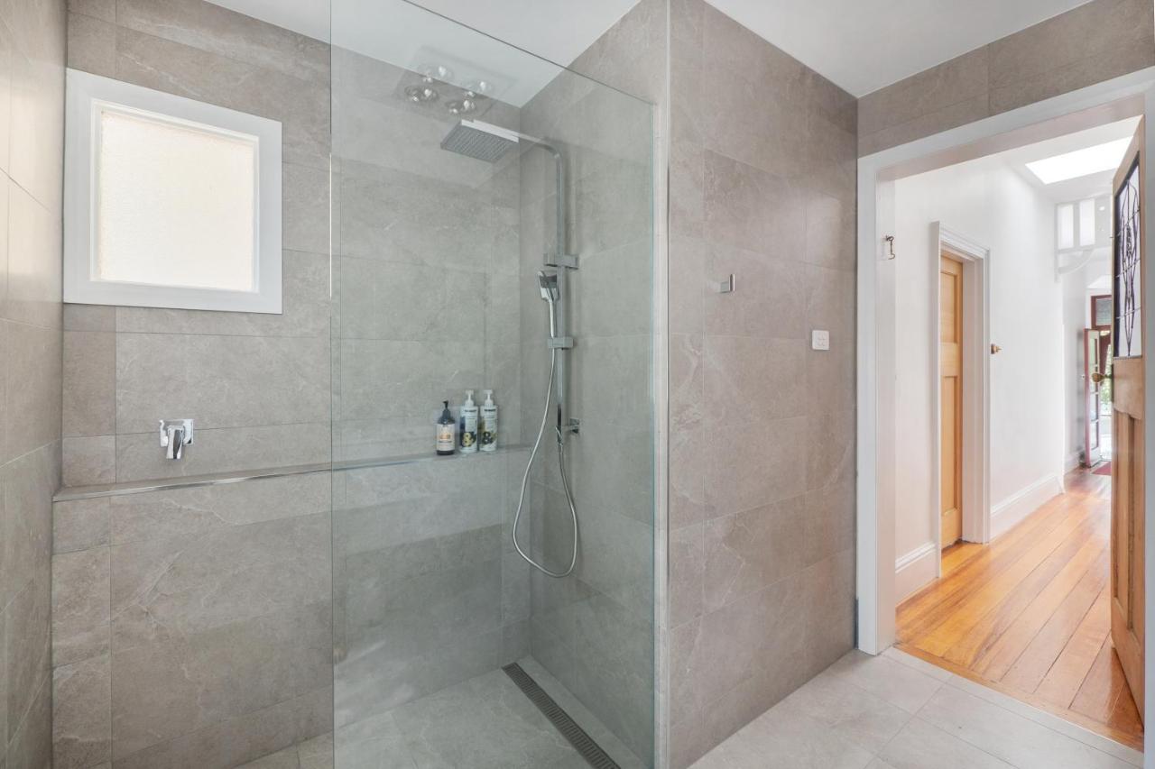 הובארט Warwick St Retreat! 3 Bedroom House With Parking מראה חיצוני תמונה